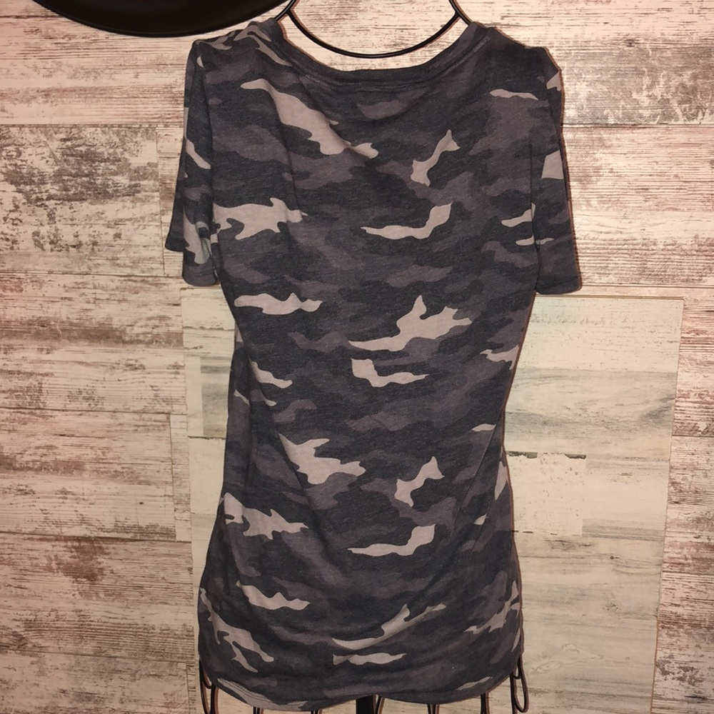 Pink Victoria’s Secret Camo v-neck shirt purple/gray Camo print XS oversized - Picture 5 of 5